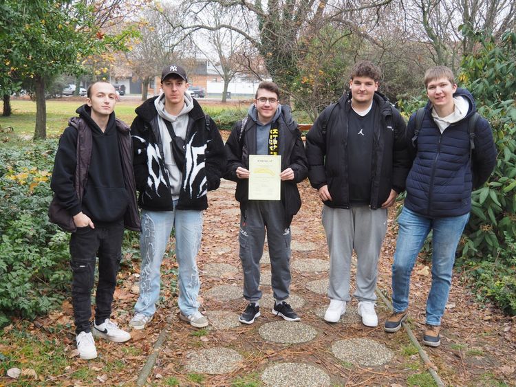 IV. SZOLMUSZ tésztahíd-építő verseny